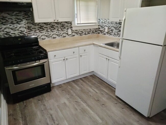 Primary Photo - 391-393 Flower City Park