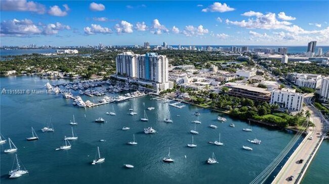 Building Photo - 1800 Sunset Harbour Dr