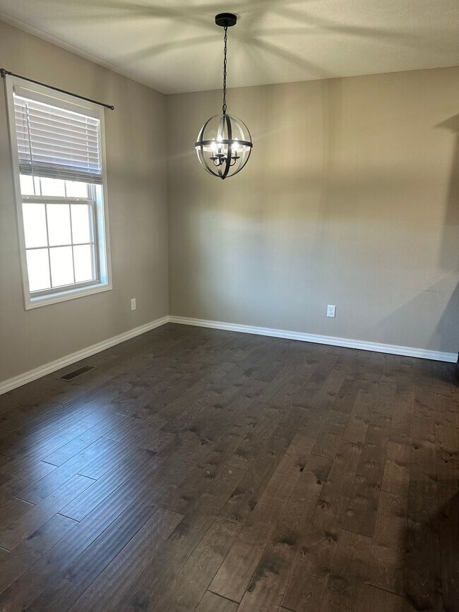 Building Photo - Your Dream 3-Bed, 2-Bath Brick Haven