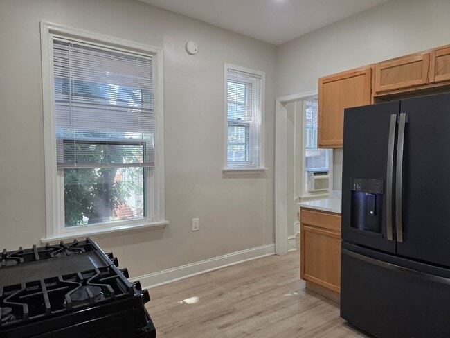 Building Photo - 416 N Broom St