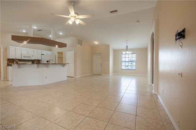 Building Photo - 906 SW 9th Ct