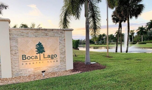 Building Photo - 9285 Vista del Lago