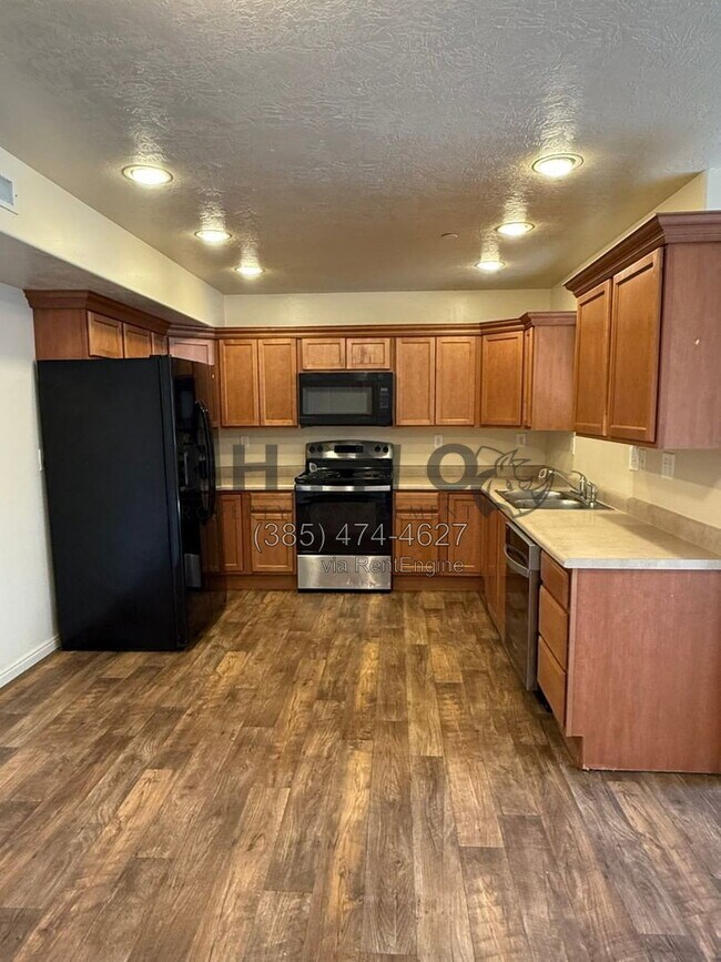 Building Photo - 6941 Village River Ln
