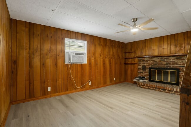 Building Photo - 3923 Tyndale Dr
