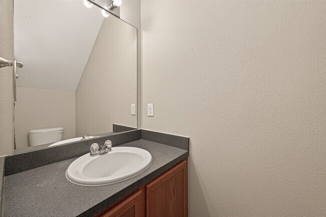 Building Photo - 16847 Mammoth Springs Dr