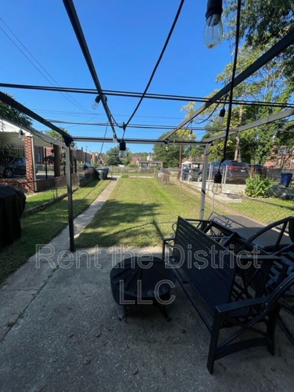 Building Photo - 4710 8th St NE