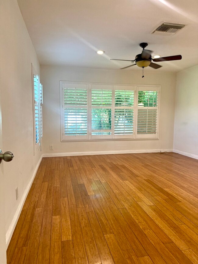 Building Photo - 6517 White Oak Ave