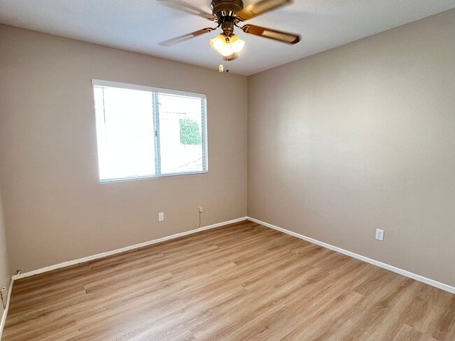 Building Photo - Large 4 bedroom home in Orangecrest for rent!