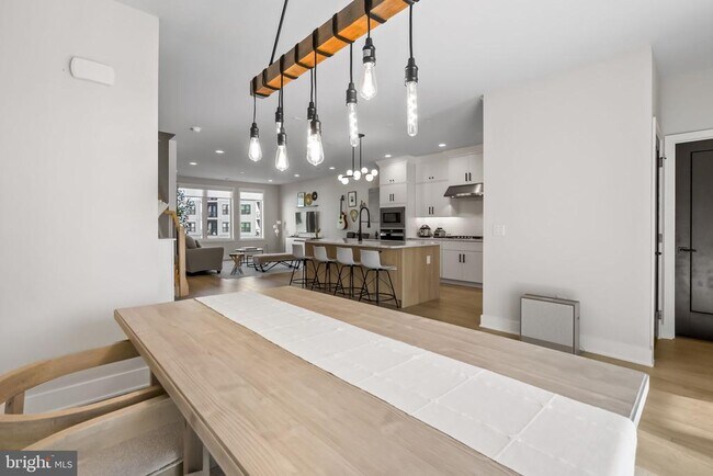 Building Photo - 908 Laurens Aly