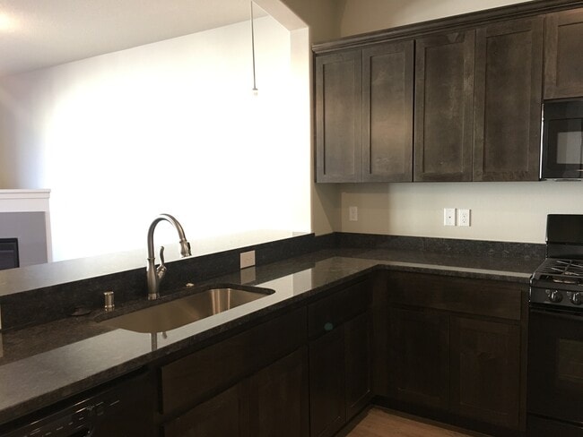 Building Photo - Beautiful Newer Built Home Central location!