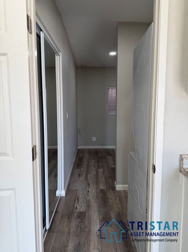 Building Photo - Upgraded 1BD/1BA Apartment in Lakeside, CA - 1/2 Off Move-In Special!
