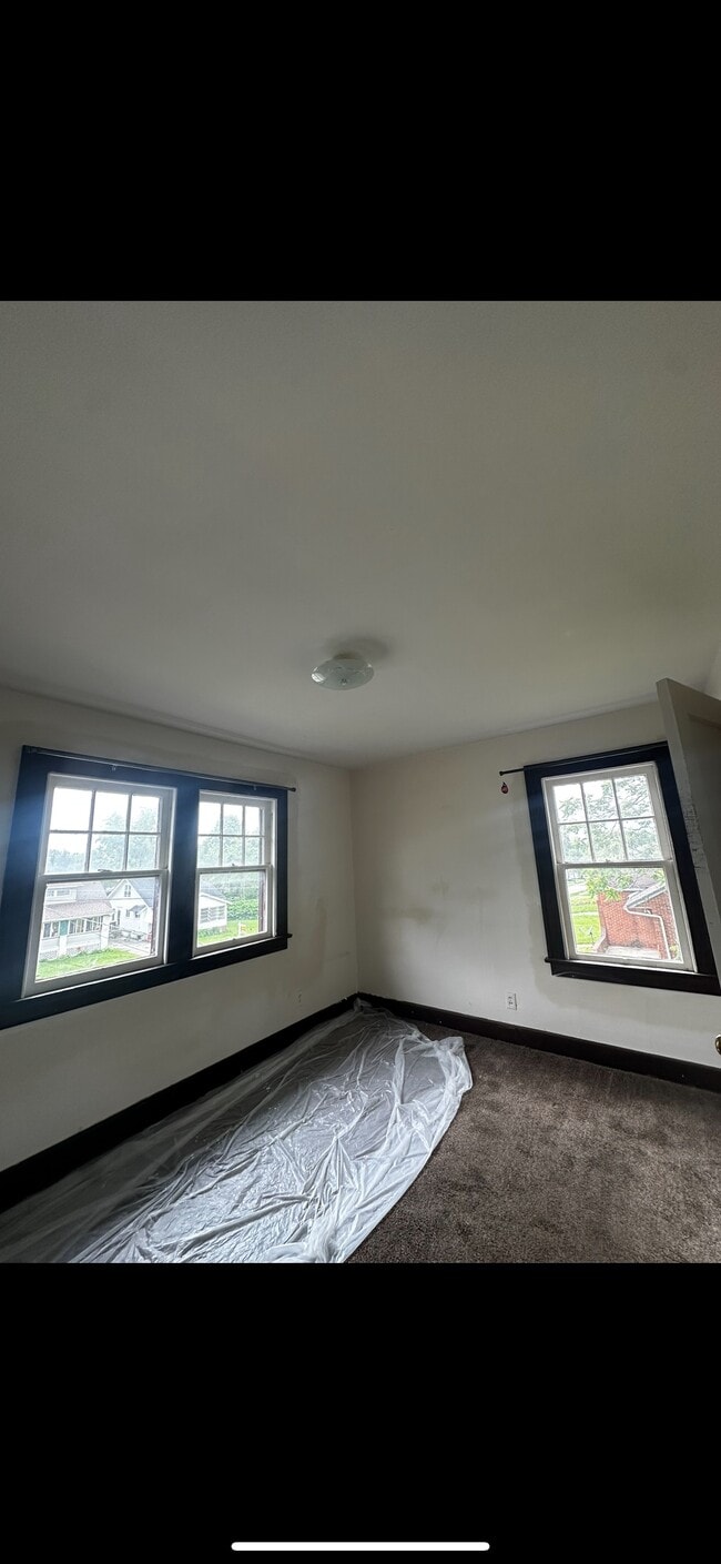Building Photo - 532 W Ravenwood Ave