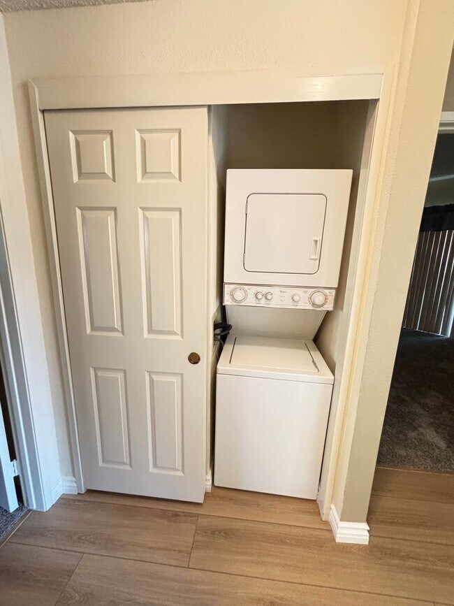 Building Photo - 2 BEDROOM IN 55+ COMMUNITY OF JESS RANCH