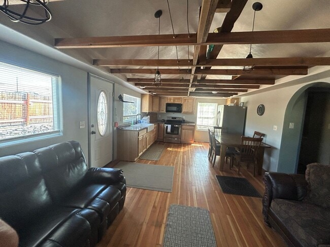 Building Photo - Fully furnished large 1 bedroom
