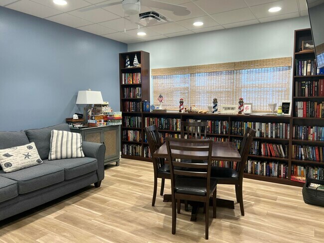 Building Photo - 900 Dogwood Dr