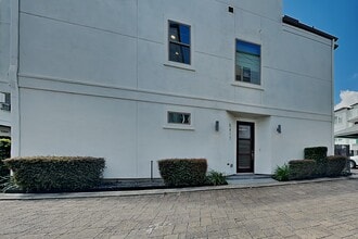 Building Photo - 5417 Larkin St