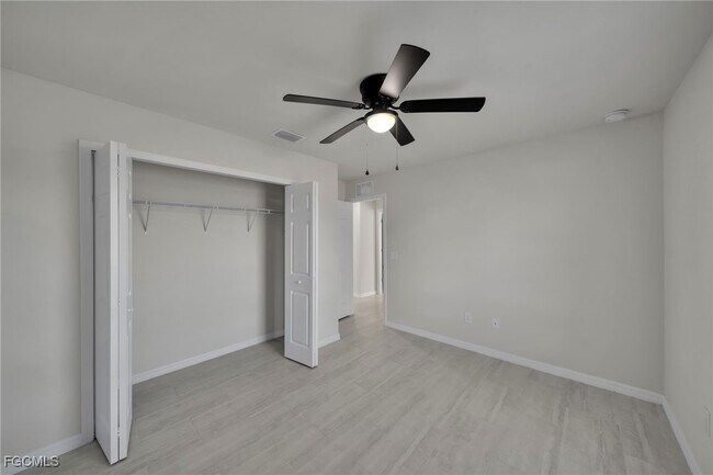 Building Photo - 1106 NE 11th Ave