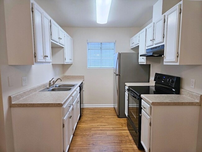 Building Photo - 431 Richview Park Cir E