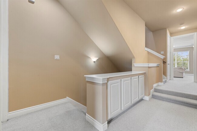 Building Photo - 9125 Harbor Hills Dr