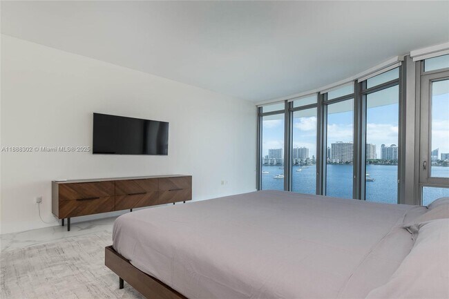 Building Photo - 17301 Biscayne Blvd