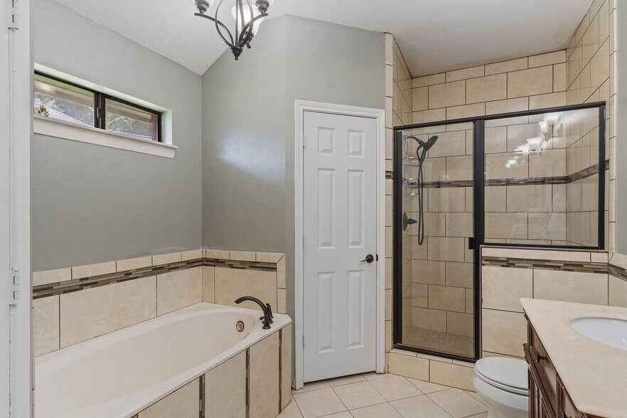 Building Photo - 19 Alamosa Dr