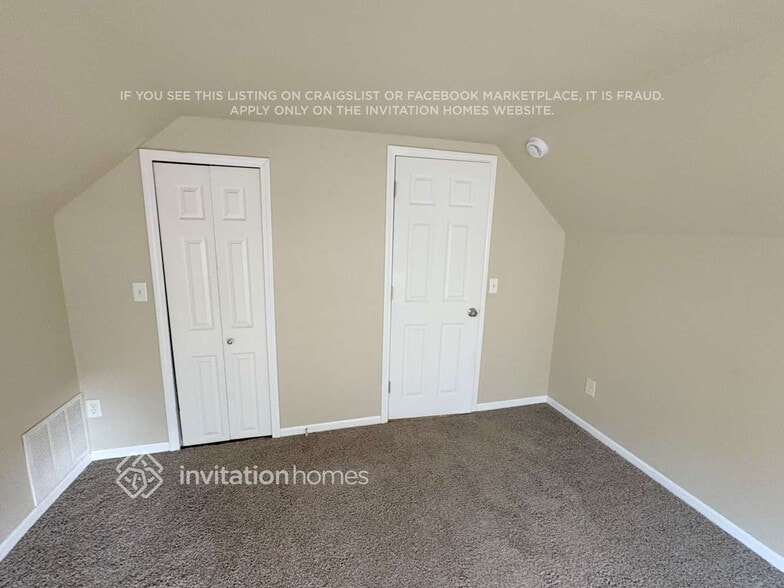 Building Photo - 1024 25th Ave SE