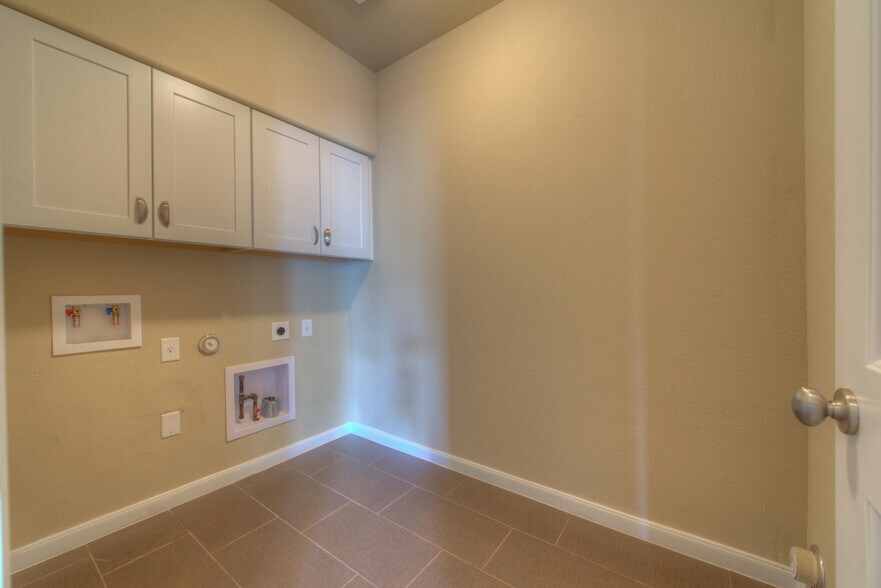 Building Photo - 405 S Meadowlark St
