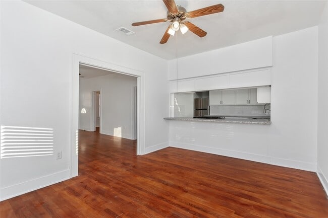 Building Photo - 5708 Live Oak St