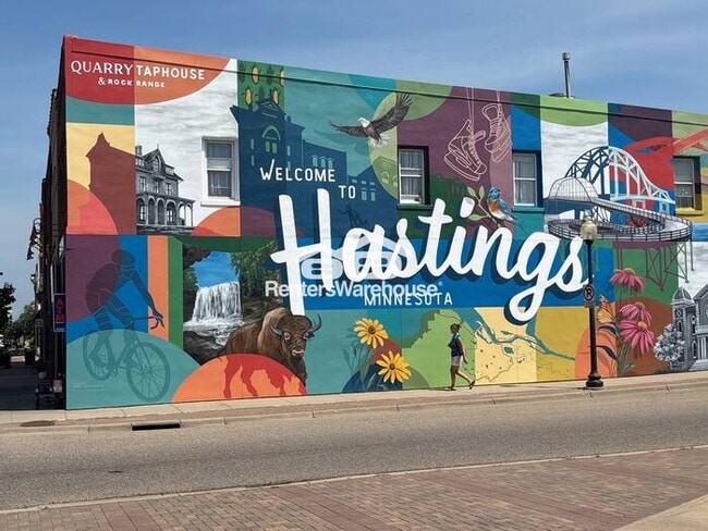 Building Photo - Cozy 3 bed 1.5 bath duplex unit in Hastings