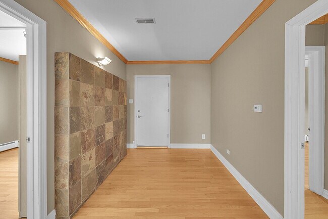 Building Photo - $3,195, 3-bed, 3-bath located in Denver wi...