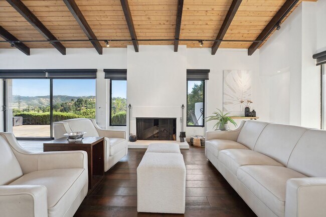 Building Photo - 4372 Park Vicente
