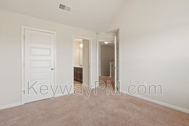 Building Photo - 5007 Vine Ln