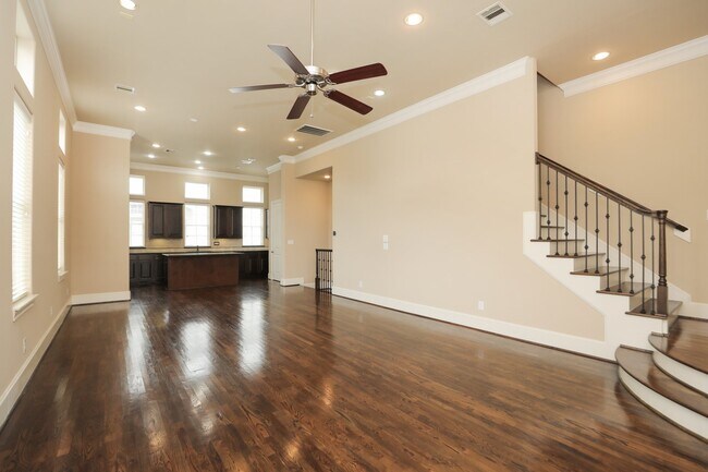 Building Photo - 1250 W 23rd St