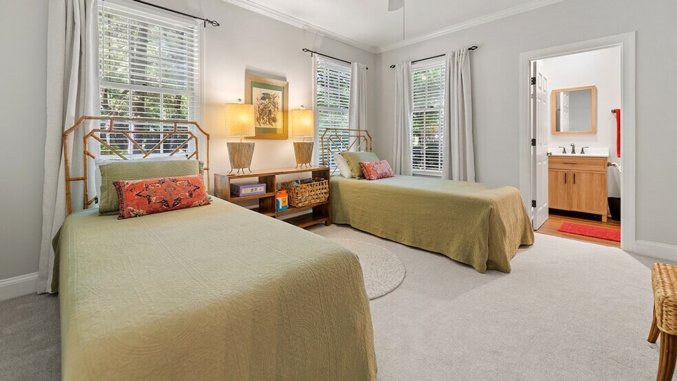 Building Photo - 235 Golden Bear Dr