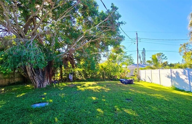 Building Photo - 3310 Lexington St