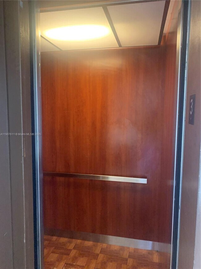 Building Photo - 677 SW 9th Ave