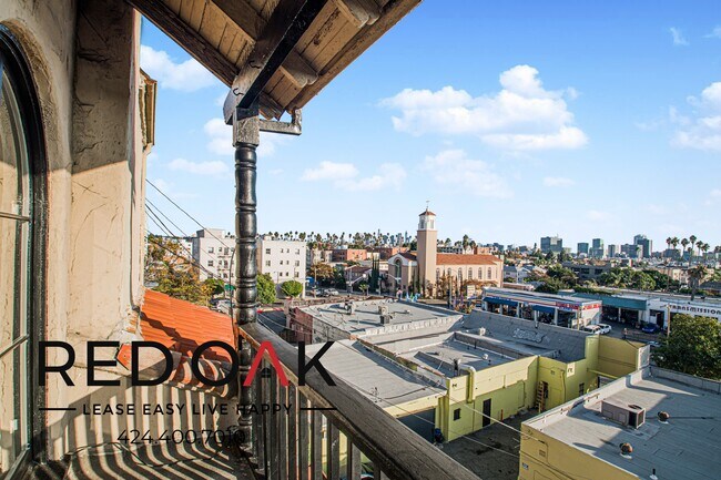 Building Photo - 314 1/4 N Mariposa Ave