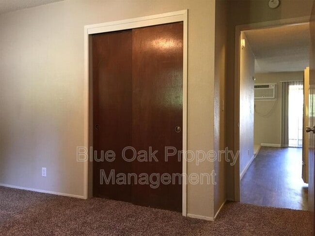 Building Photo - 346 Hickory St