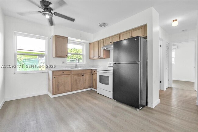 Building Photo - 2423 Jeffcott St