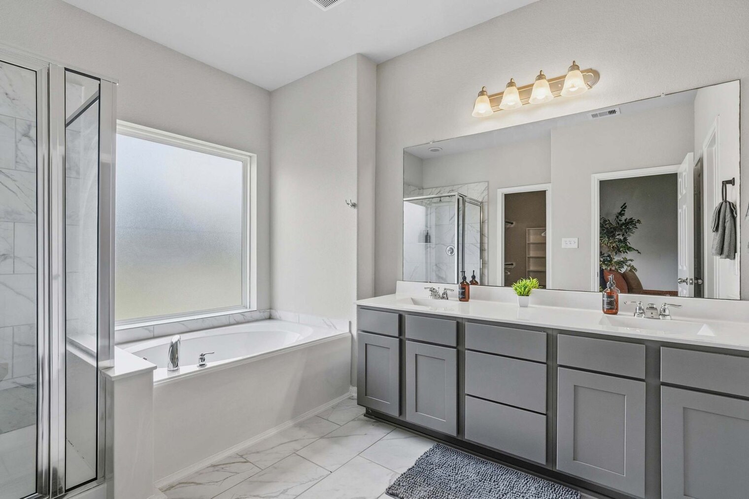 Building Photo - 5462 Grand View Dr