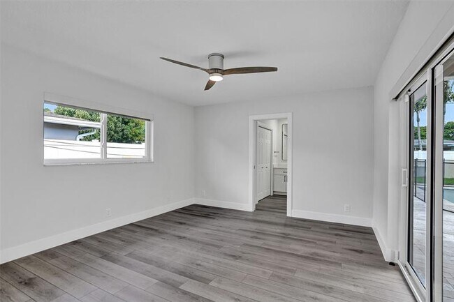 Building Photo - 5361 SW 7th St