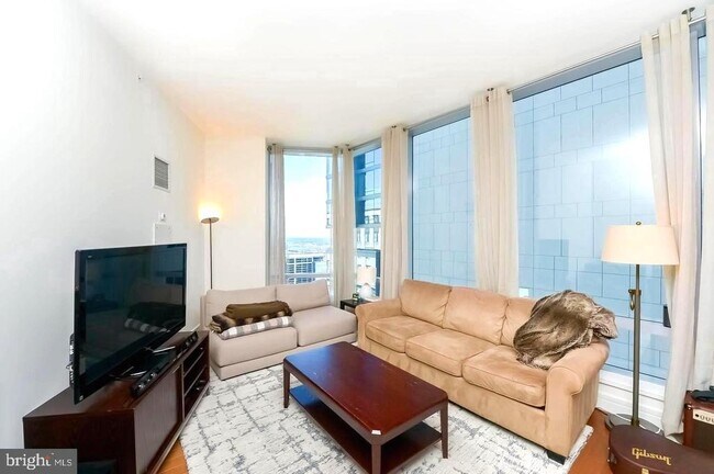 Primary Photo - 1414 S Penn Square