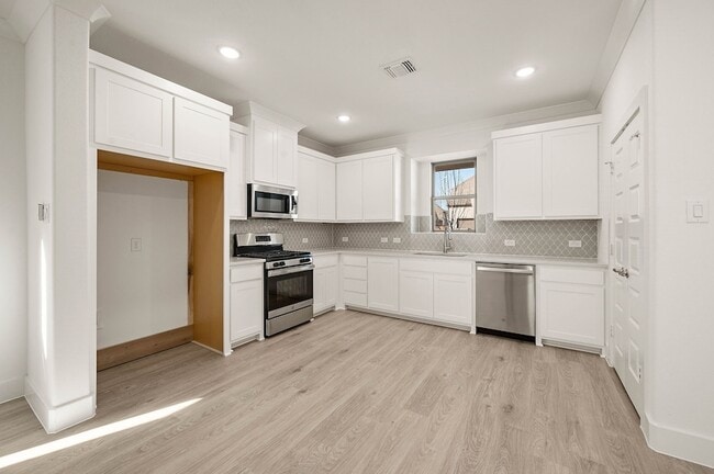 Building Photo - 2629 Tanager St