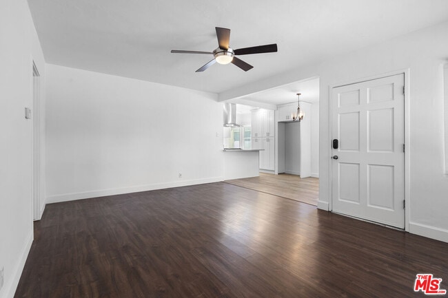 Building Photo - 214 N Martha Pl