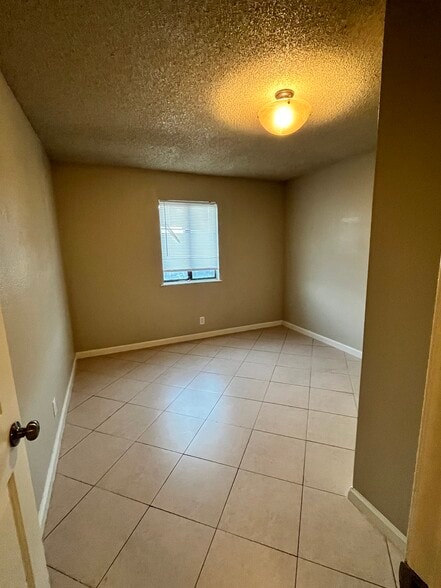 Building Photo - 8512 Tamarack Ave