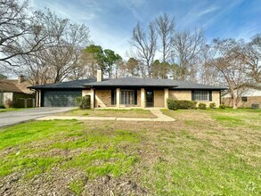 Building Photo - Available now! Newly Updated 3/2/2! Large ...