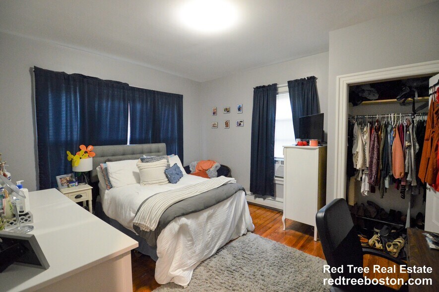 Building Photo - 62 Mapleton St