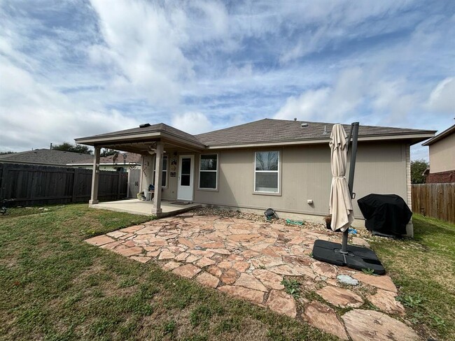 Building Photo - 404 Golden Gate Dr