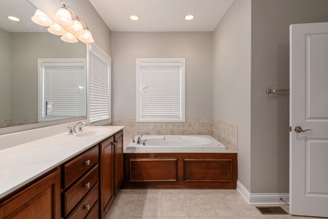 Building Photo - 4184 Hobbs Landing Dr W