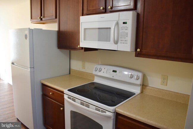 Building Photo - 2735 Roosevelt Dr